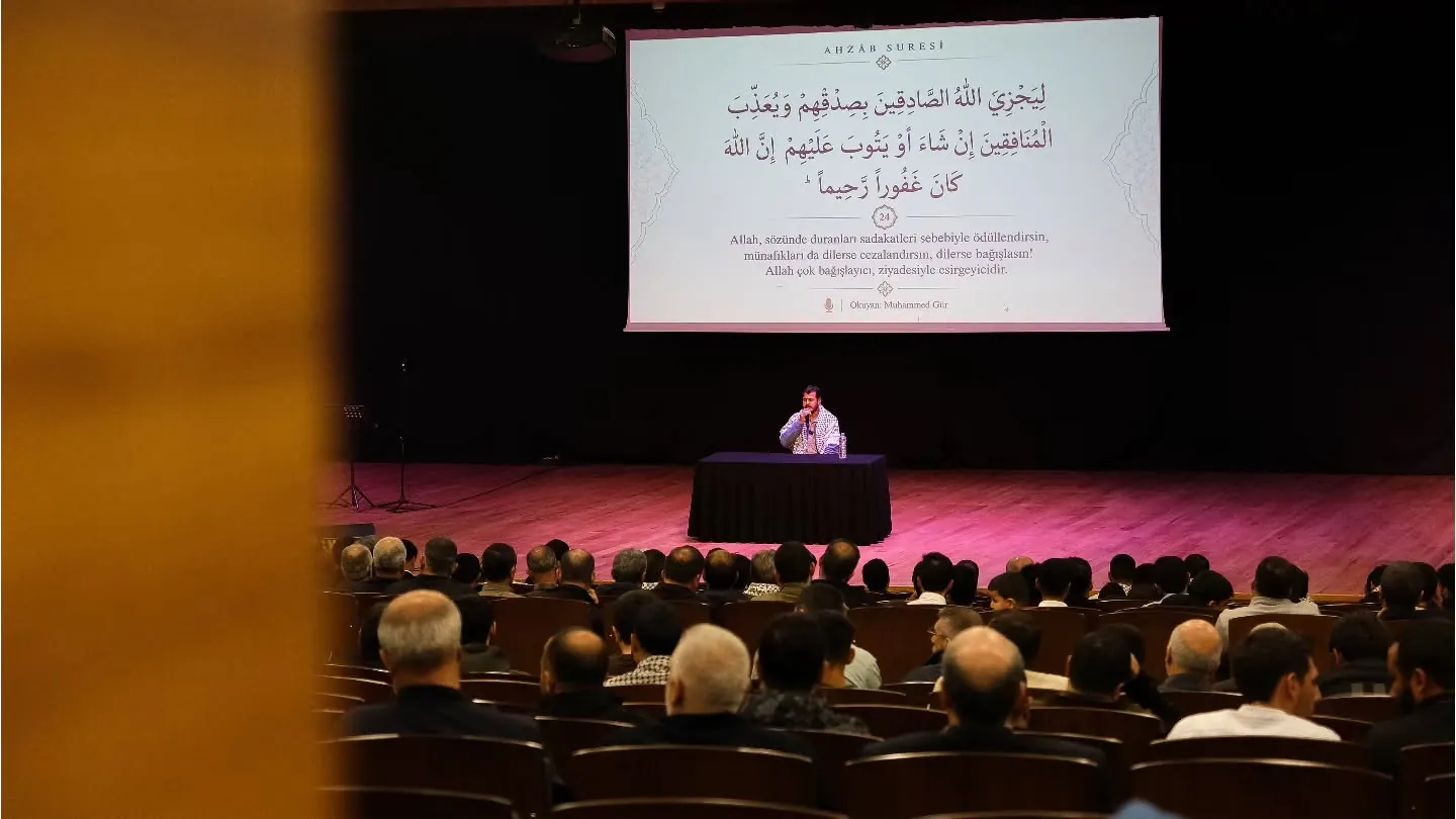 İHH Gaziantep programında konferans salonu